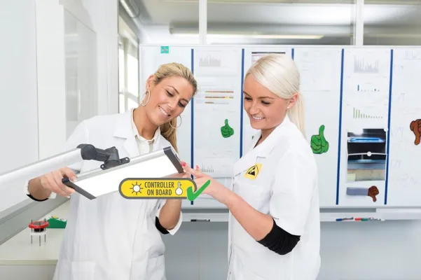 Bild: LED-Arbeitsplatz- und Signalleuchten auf der Messe SIAMS 2016