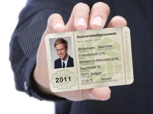 Bild: Der Sachverständigenausweis des DGSV – das Handwerkszeug für Gutachter
