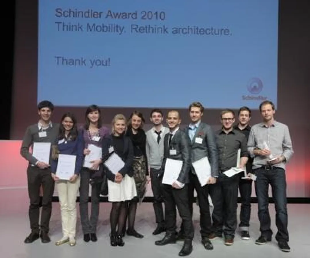 Bei der Preisverleihung in Berlin wurden aus 10 Finalisten die fünf Gewinner-Teams des diesjährigen Schindler Awards gekürt.