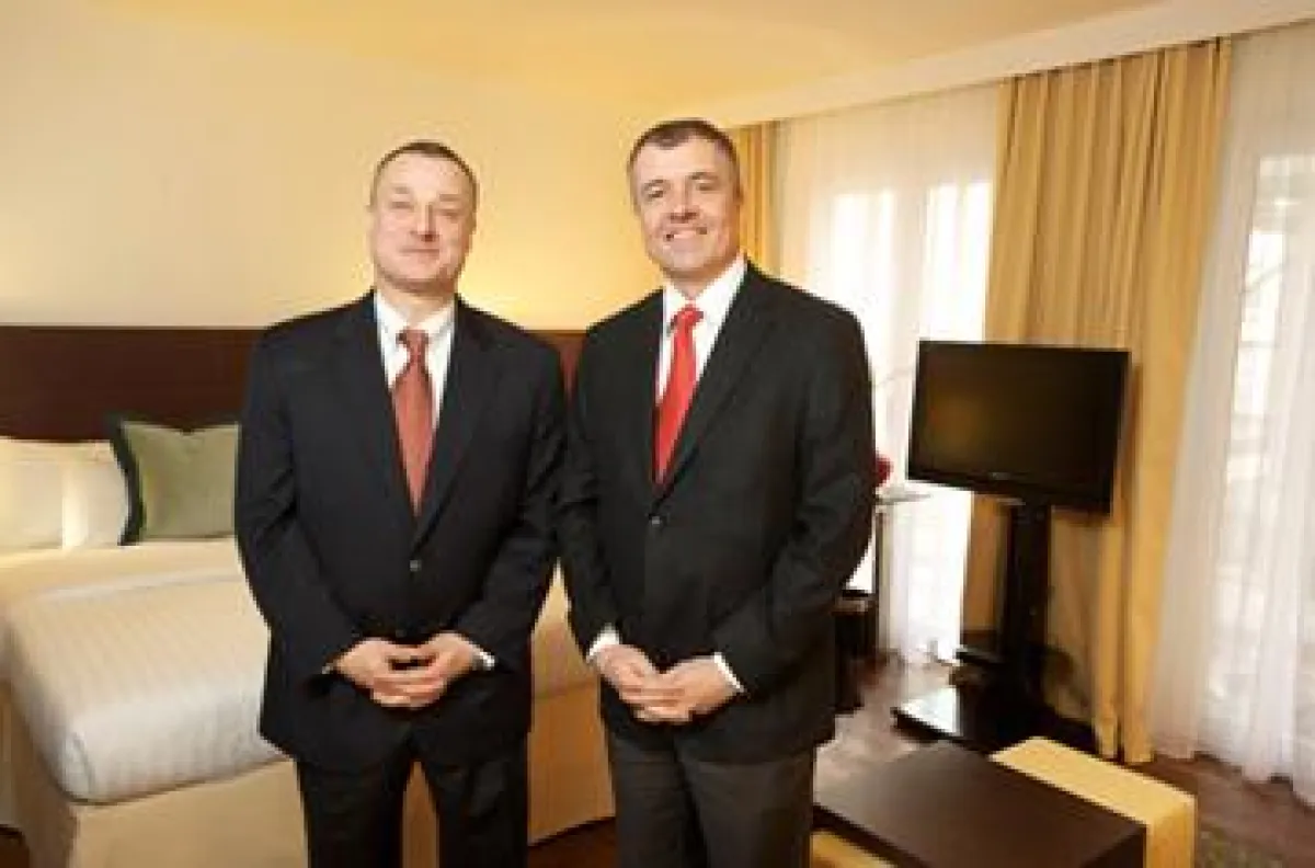 Reiner Sachau, COO Marriott Europe, und Philippe Echenard, CEO der Franchisenehmerin SV Group