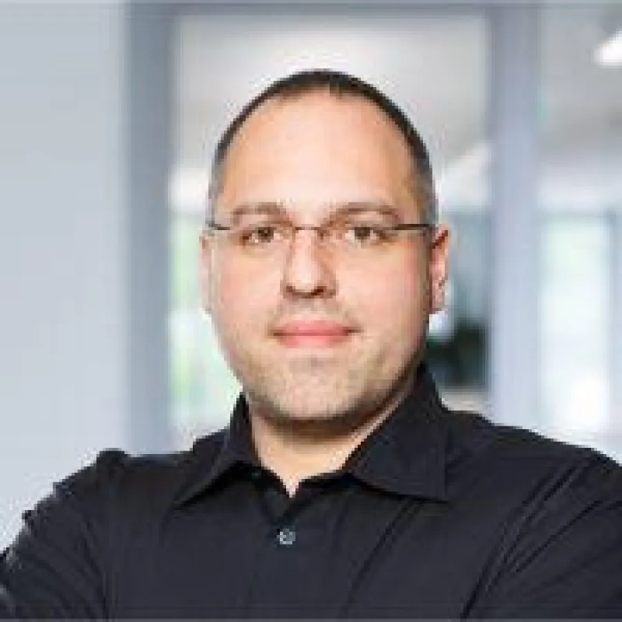 Thorsten Weimann freut sich über Auszeichnungen für abtis.