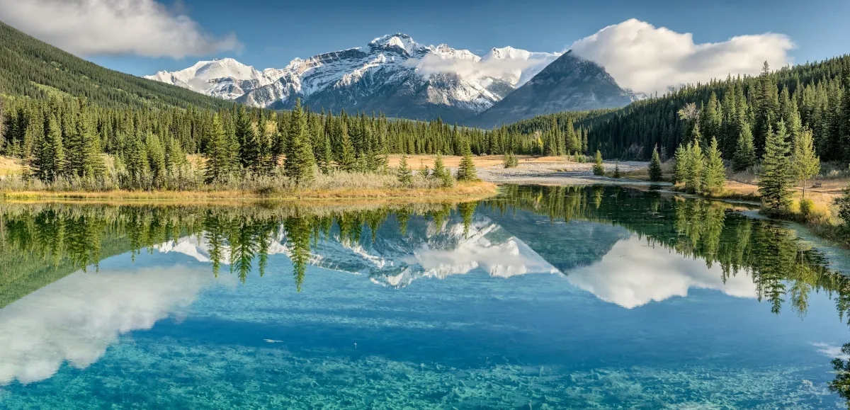 Unterwegs im National Park Banff, Kanada (© Foto von Sergey Pesterev auf Unsplash)