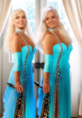 Bild: Claudia und Carmen - Benefizauftritt in Barby