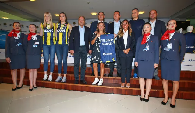 Bild: Die Volleyballmannschaft der Frauen Fenerbahçe Opet wird künftig mit Corendon Airlines abheben!
