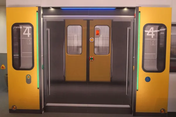 Bild: TSL-Leuchtstreifen ermöglichen mehr Sicherheit für Fahrgäste