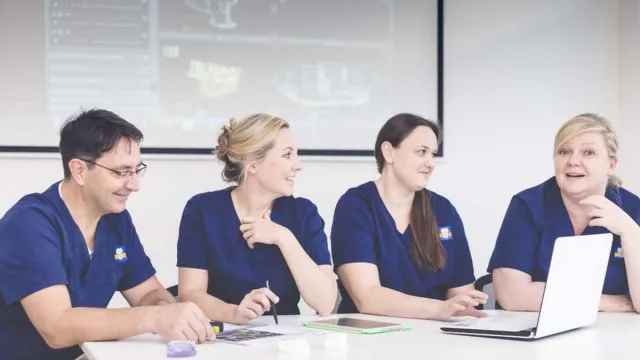 Was ist ein Fachzahnarzt für Oralchirurgie? Wie intensiv ist die Ausbildung? Bild: Was ist ein Fachzahnarzt für Oralchirurgie? Wie intensiv ist die Ausbildung?