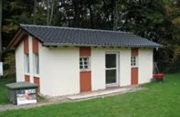 Bild: Minihaus für unsere Minis: Haus Bröltal freut sich über „gespendetes“ Kinderhaus