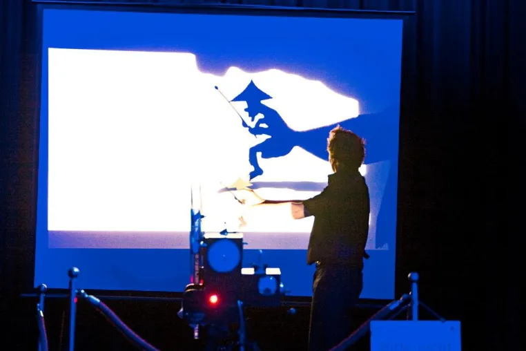Bild: Magier Julian -der Mann mit dem Schatten- gastiert in Hannover