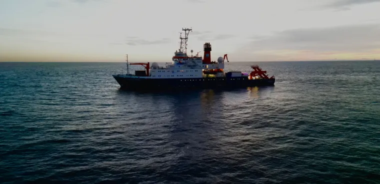 Bild: Surfen auf der perfekten Welle