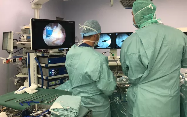 Bild: Erstmalige endoskopische Bandscheibenoperation in Teilnarkose in der Berit Klinik von Dr. Wagner durchgeführt