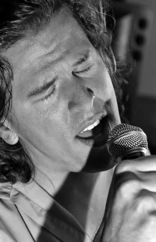 Bild: Viel Licht in der Stimme: JAZZ4FRIENDS im Juni mit Frank Scheele