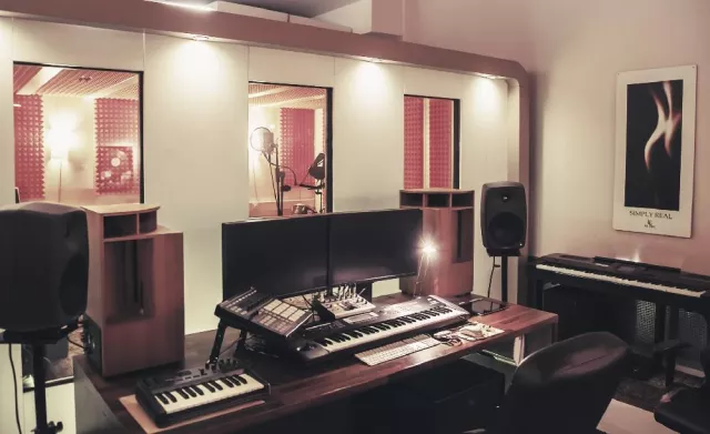 Bild: Neueröffnung von Mehrzad Marashis Tonstudio in Poppenbüttel