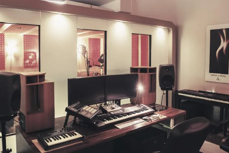 Neueröffnung von Mehrzad Marashis Tonstudio in Poppenbüttel Bild: Neueröffnung von Mehrzad Marashis Tonstudio in Poppenbüttel