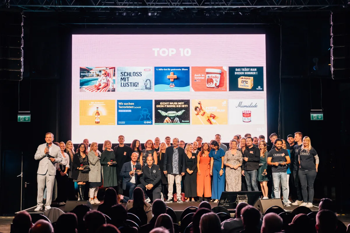 TOP10 aus 2024; Moderator (links) Sebastian Hempfling; Veranstalter (mittig) Thaddäus Assenmacher (© BEST 18/1 Award)