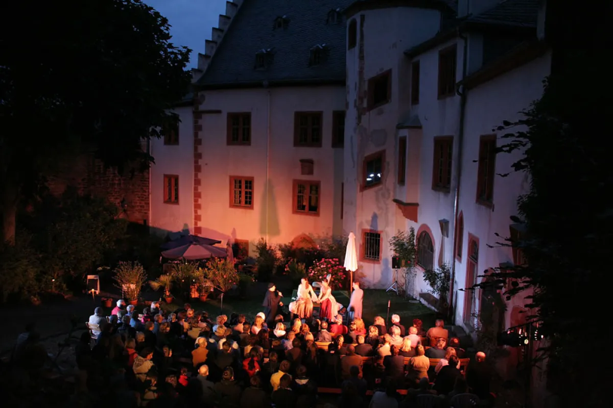 Ein einzigartiger Spielort: der Hof der Mildenburg