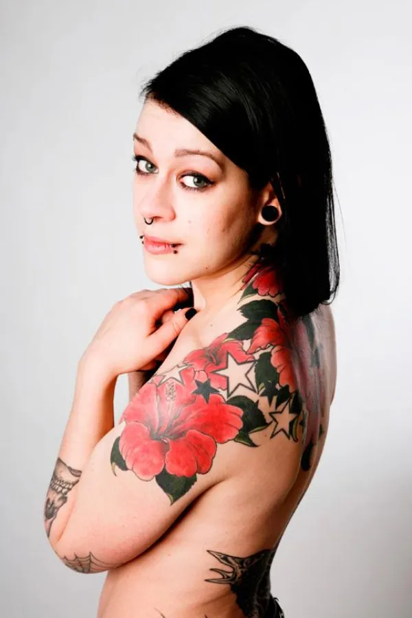 Eines der vielen Bilder von Bonnie in der Märzausgabe des TätowierMagazin