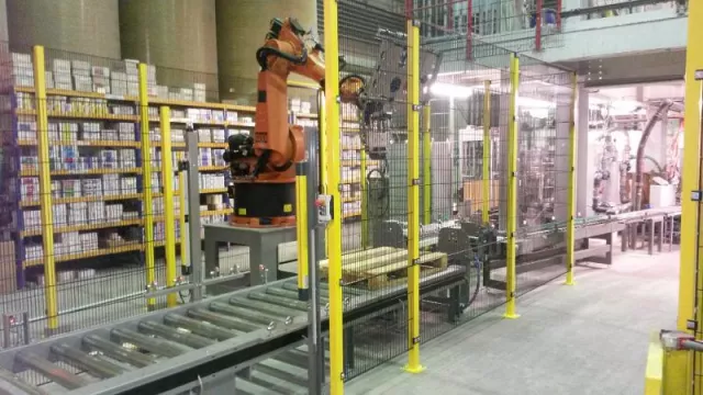 Bild: Ein Greifer für alles: de Man liefert Palettieranlage an die HAERING GmbH