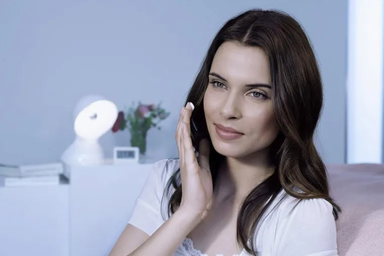 Bild: Jetzt neu in der Versandapotheke mediherz.de Eucerin Even Brighter bei Pigmentflecken