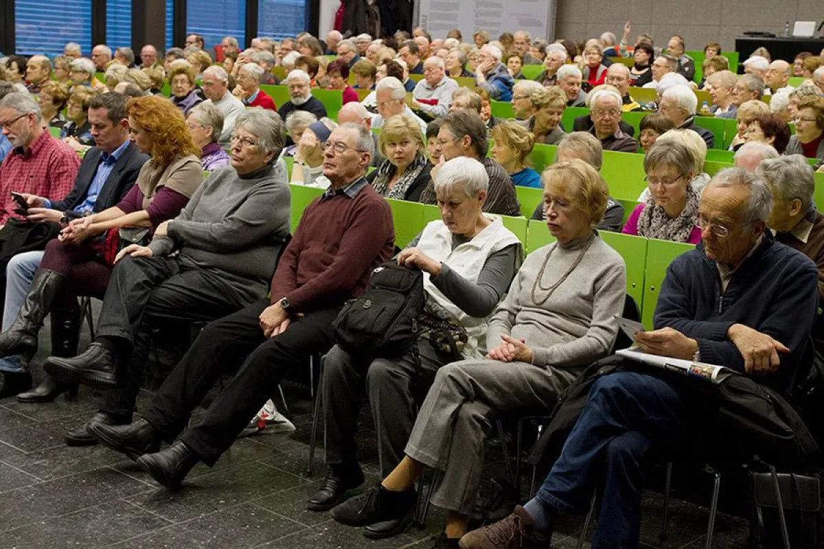 Vorlesung der GenerationenHochschule mit Dr. Thomas Labusiak im AudiMax der Hochschule Harz.