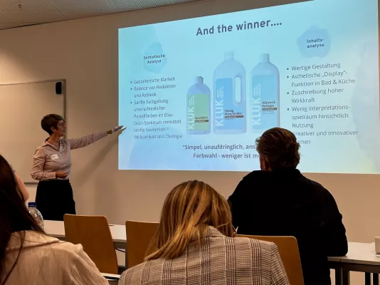 Bild: Kooperation für Nachhaltigkeit: Emder Wirtschaftsstudierende inspirieren Reinigungsmittel-Design