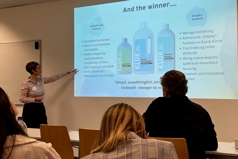 Kooperation für Nachhaltigkeit: Emder Wirtschaftsstudierende inspirieren Reinigungsmittel-Design Bild: Kooperation für Nachhaltigkeit: Emder Wirtschaftsstudierende inspirieren Reinigungsmittel-Design