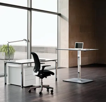 Bild: Neue Steh-Sitz-Einsäulentische NOVO von REISS