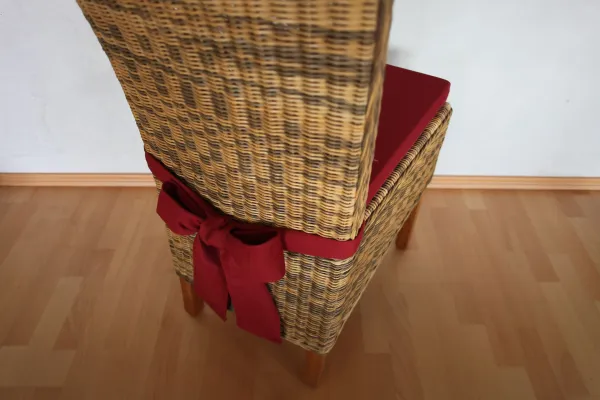 Bild: Lekoni präsentiert edle Stuhlkissen mit Schleife – eine Neuheit für unvergessliche Feierlichkeiten