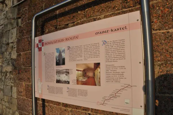 Bonifatius-Route: Pilgern durch Taunus, Wetterau und Vogelsberg Bild: Bonifatius-Route: Pilgern durch Taunus, Wetterau und Vogelsberg