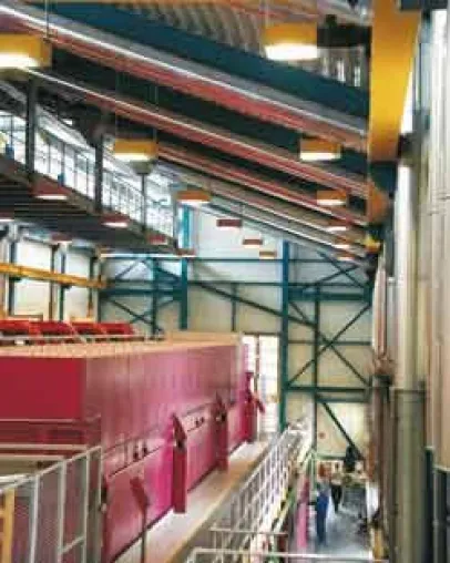Bild: Für hohe Hallen - Induktionslampen geben 60.000 Stunden Licht