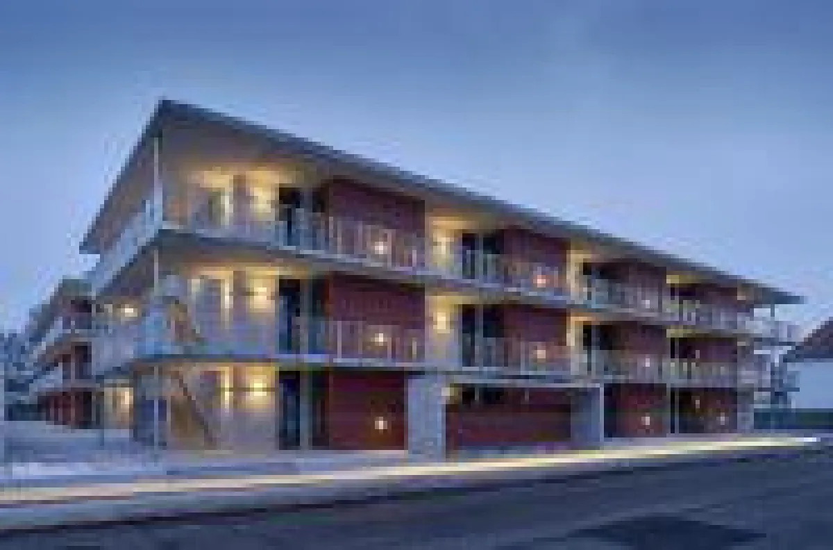 Errichtet wurde die Wohnanlage in der Landshuter Wolfgangsiedlung mit Unipor WS10 Coriso-Mauerziegeln von Leipfinger Bader.