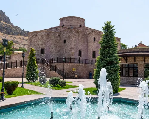 Eine spirituelle Reise: Rumis Şeb-i Arus in Konya erleben Bild: Eine spirituelle Reise: Rumis Şeb-i Arus in Konya erleben