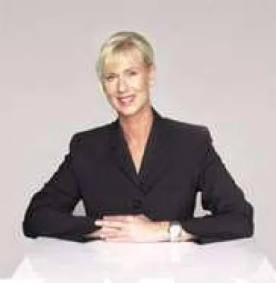 Airportwerbung erfolgreich platziert. Sabine Bourry und der AMG feiern 10 Jahre erfolgreiche Aussenwerbung Bild: Airportwerbung erfolgreich platziert. Sabine Bourry und der AMG feiern 10 Jahre erfolgreiche Aussenwerbung