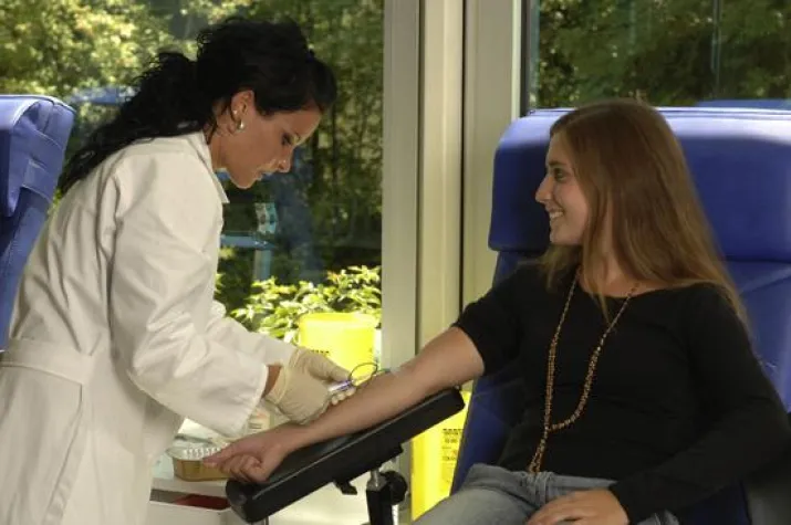 Bild: ZKRD - Über 4000 Blutstammzellspenden im Jahr 2008