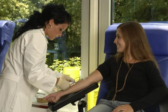 ZKRD - Über 4000 Blutstammzellspenden im Jahr 2008 Bild: ZKRD - Über 4000 Blutstammzellspenden im Jahr 2008