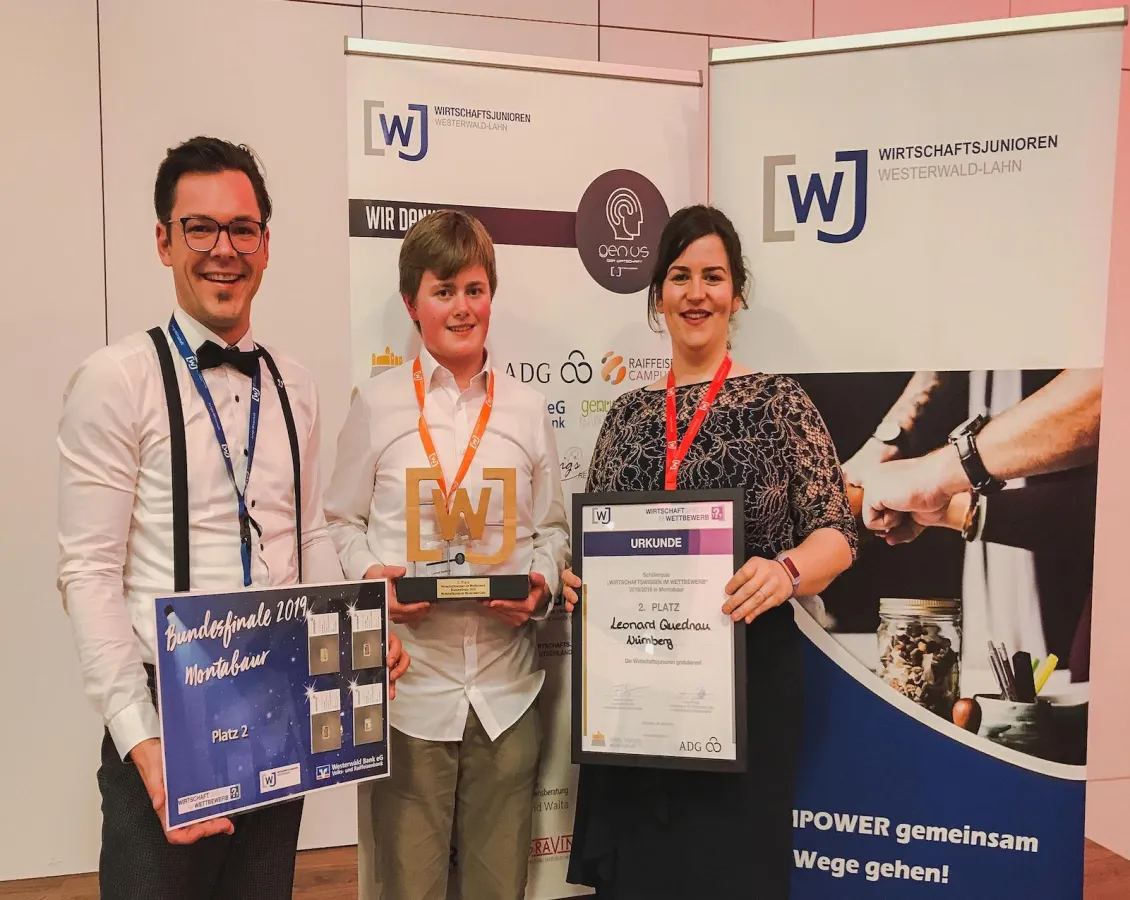 Leonard Quednau mit den Wirtschaftsjunioren Tomas Liewald und Carolin Hochmuth
