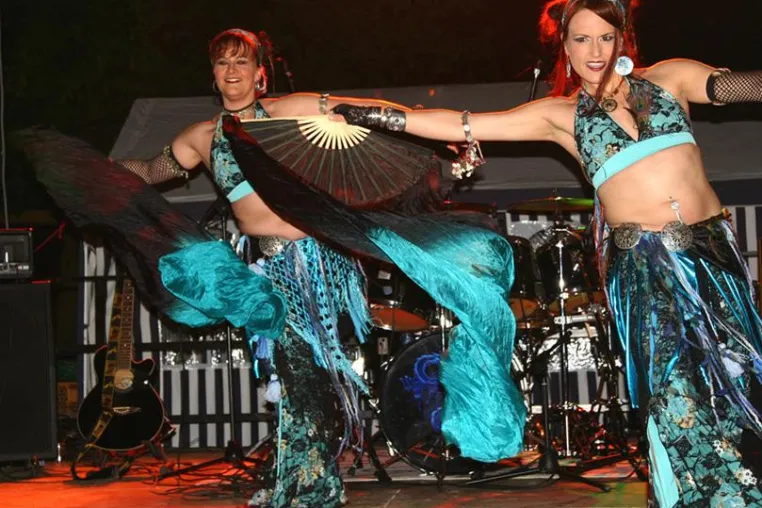 Bild: „Rheinische“ lädt zum Schulfest am 1. Juni ein: Lehrerband und Rockgruppe T.O.I sorgen für Party-Stimmung