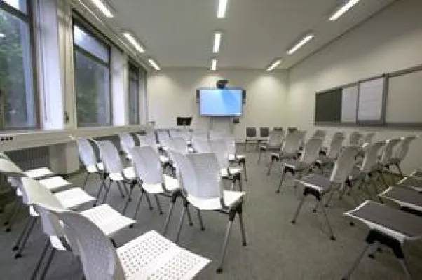 Bild: Universität Köln sitzt auf HÅG-Stühlen