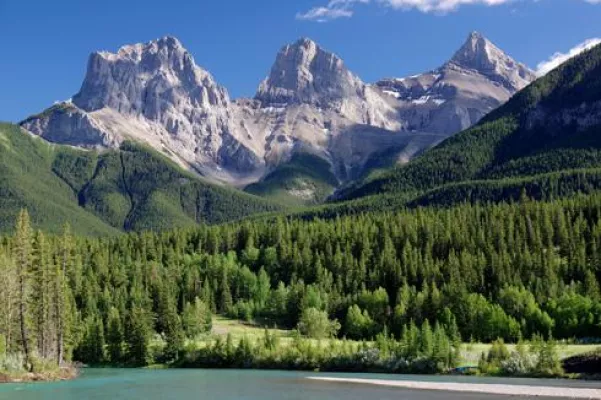 Bild: Der höchste Berg der kanadischen Rockys wartet auf Urlauber