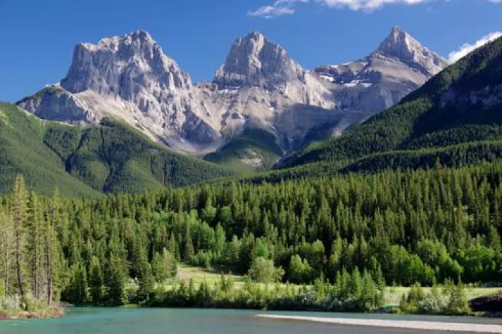 Bild: Der höchste Berg der kanadischen Rockys wartet auf Urlauber