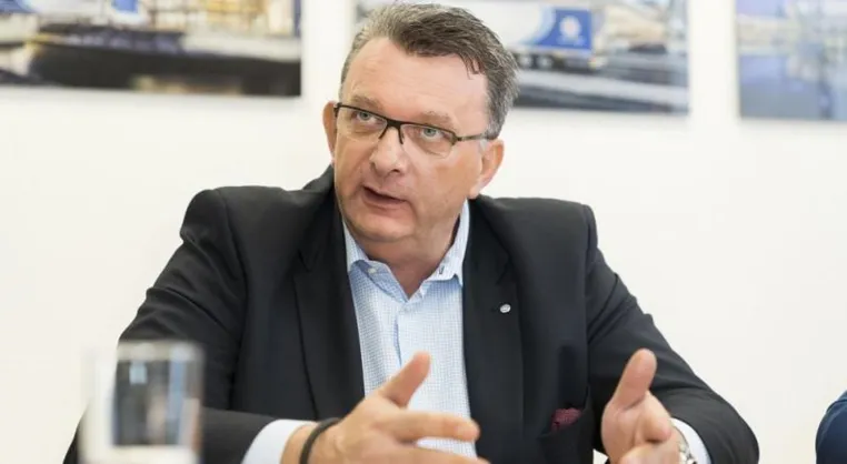 Paukenschlag beim vernetzten Trailer: KRONE und Schmitz Cargobull verbinden ihre Telematik-Systeme Bild: Paukenschlag beim vernetzten Trailer: KRONE und Schmitz Cargobull verbinden ihre Telematik-Systeme