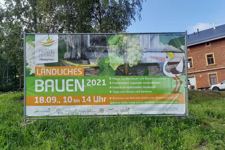 Bild: Ländliches Bauen im Bahnhof Halsbrücke am 18. September 