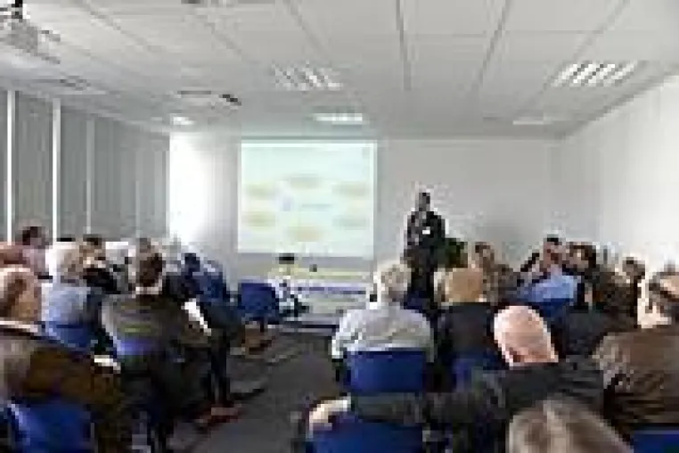 Tag der Logistik 2013 bei Thermo King: Transportkälte, Ressourcenschonung und Pharmalogistik im Fokus Bild: Tag der Logistik 2013 bei Thermo King: Transportkälte, Ressourcenschonung und Pharmalogistik im Fokus