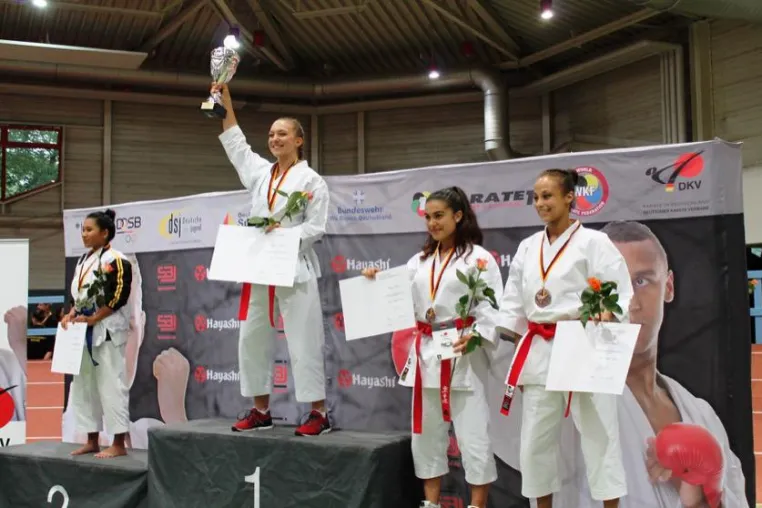 Bild: Jubel in Erfurt, Frankfurt und Wolfskehlen: Daniela Woelke ist Deutsche Meisterin 2017 im Karate U21