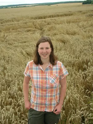 Ulrike Beukert wird mit dem Hans H. Ruthenberg-Graduierten-Förderpreis 2017 ausgezeichnet Bild: Ulrike Beukert wird mit dem Hans H. Ruthenberg-Graduierten-Förderpreis 2017 ausgezeichnet