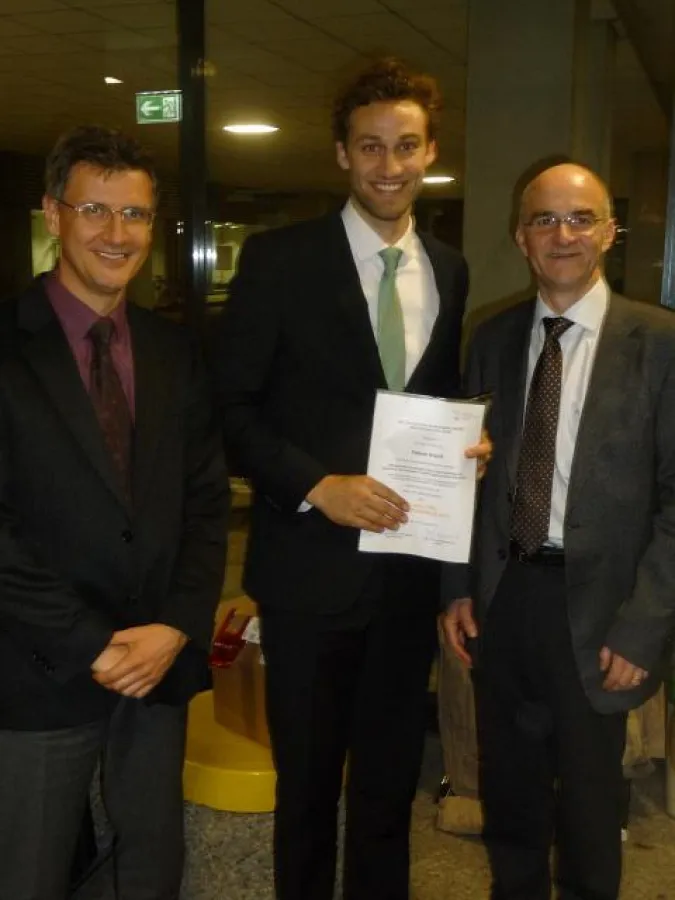 von links: Prof. Dr. Orestis Terzidis; Preisträger Fabian Krauß; TMG Seniorberater Josef Siegemund