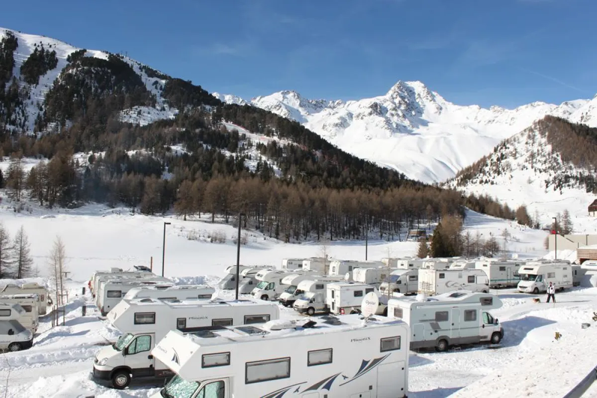 Der Caravanpark Schnalstal liegt mitten im Skigebiet