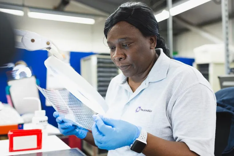 Bild: Nach ISO 13485 zertifizierte Spezialisten für chemisches Ätzen stellen auf der MedtecLIVE 2019 aus