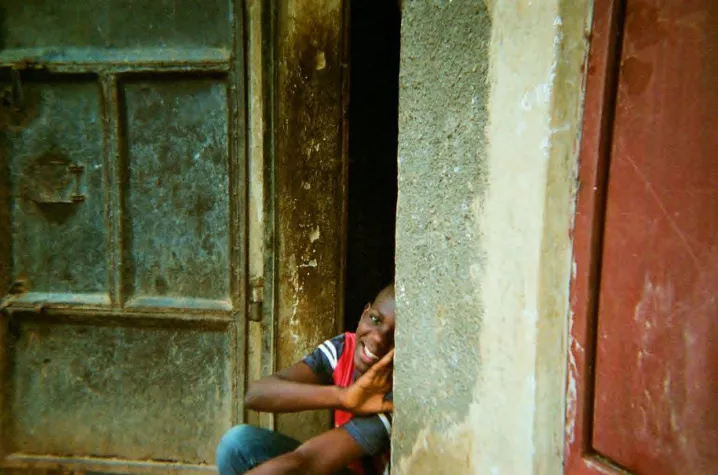 Ugandas versteckte Kinder zeigen ihre Welt durch die Linse einer Einwegkamera Bild: Ugandas versteckte Kinder zeigen ihre Welt durch die Linse einer Einwegkamera