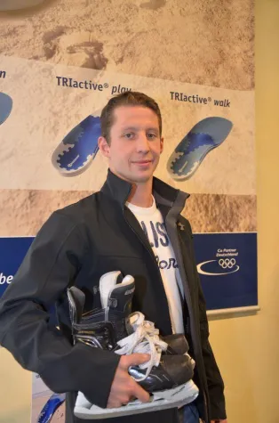 Bild: Autogrammstunde mit Eishockey-Nationalspieler Michael Wolf