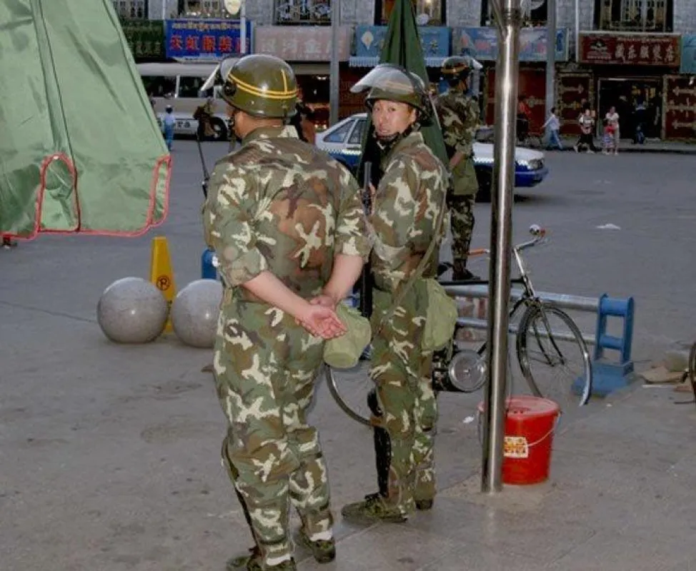 Bewaffnete Kräfte in Lhasa im Juni 2010